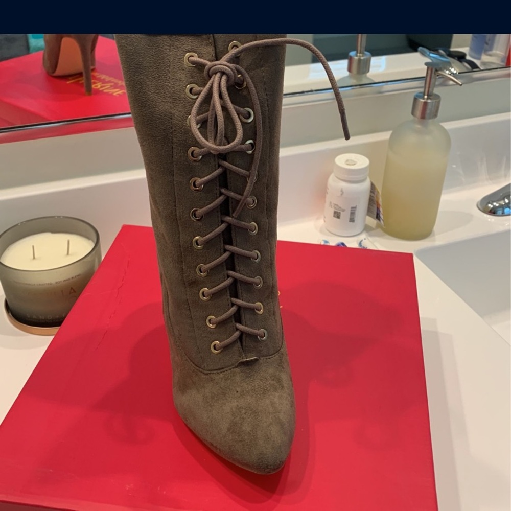 Brand New Catherine Malandrino size 7.5 boots